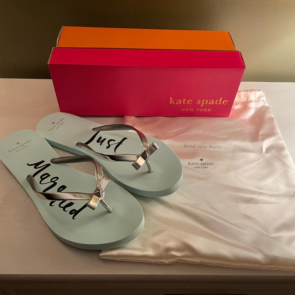 ✨TAKING OPEN OFFERS ✨ kate spade “just married” flip flops